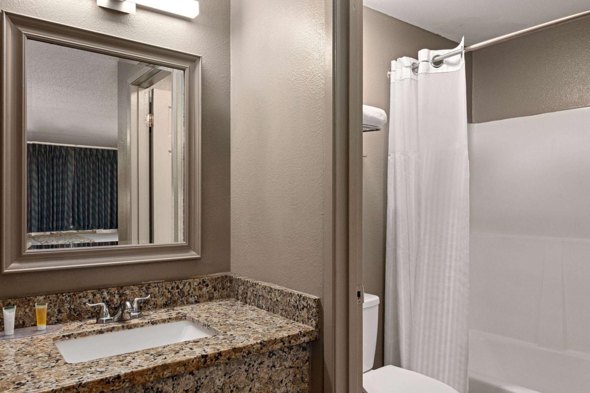 Days Inn By Wyndham Lakewood South Tacoma Kültér fotó