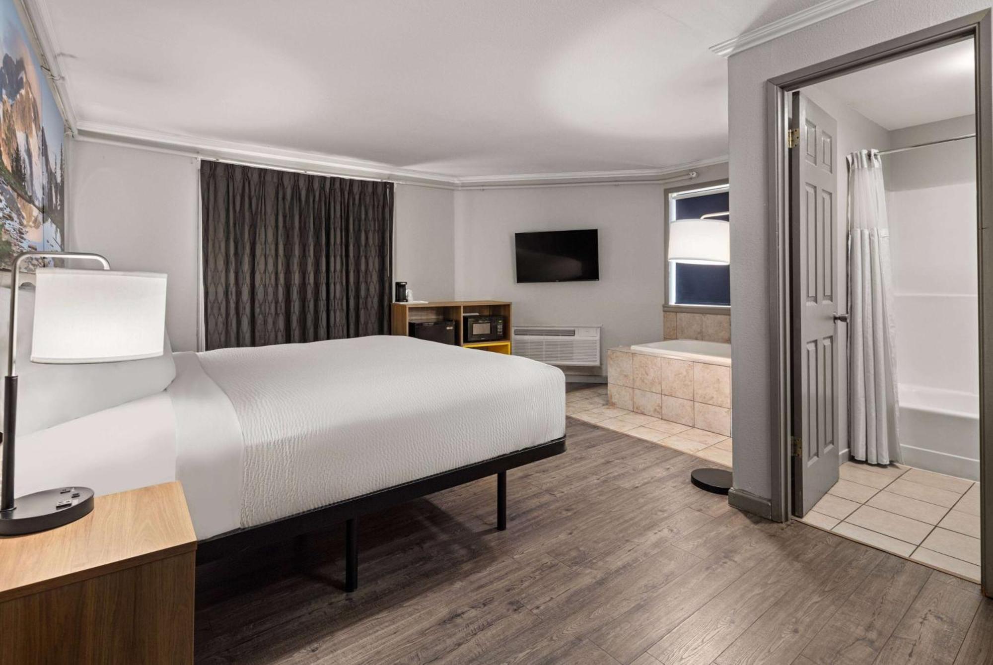 Days Inn By Wyndham Lakewood South Tacoma Kültér fotó