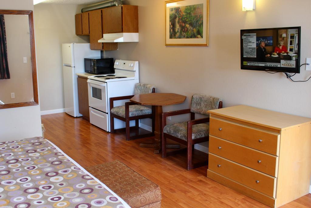 Days Inn By Wyndham Lakewood South Tacoma Kültér fotó